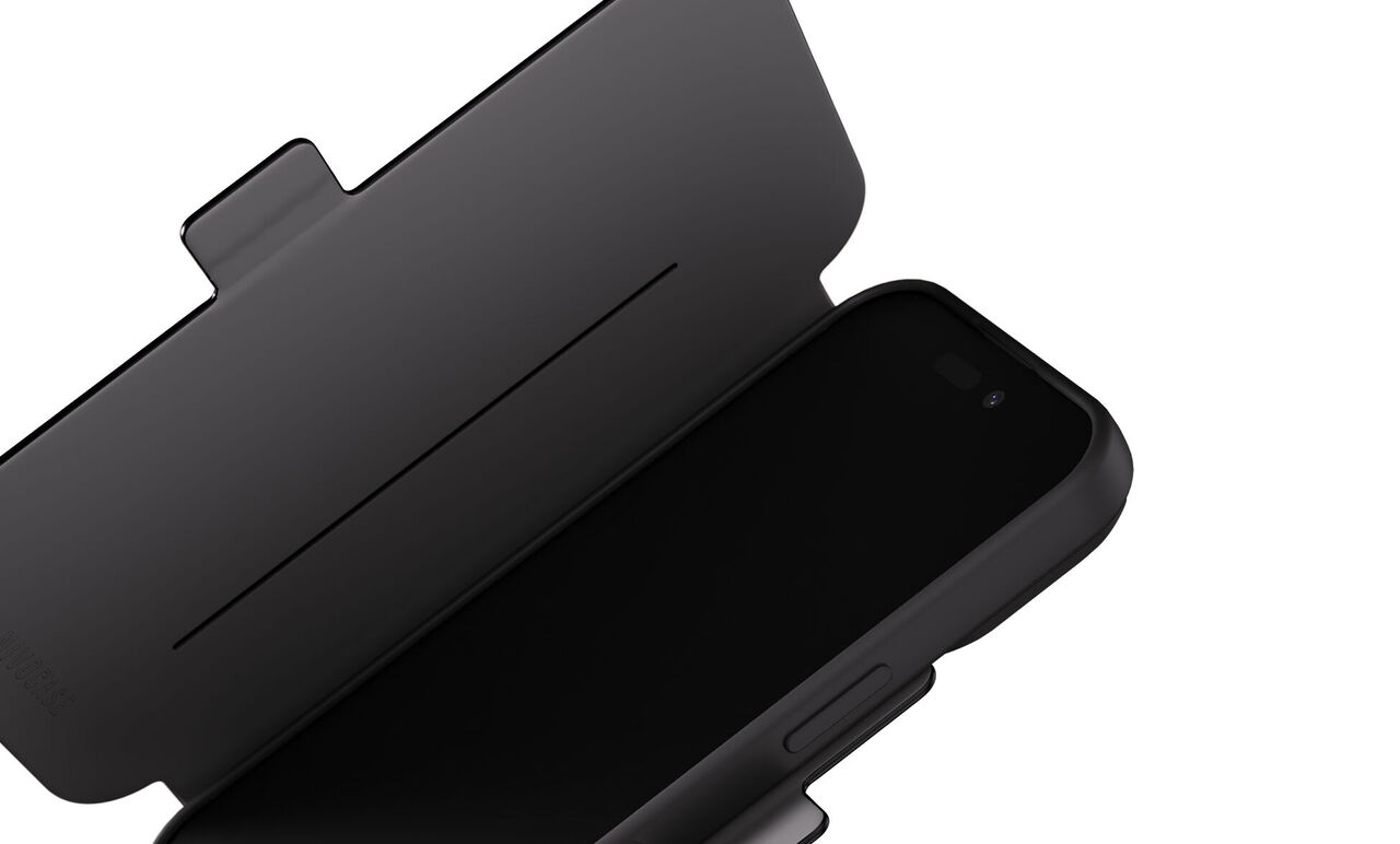 Funda de móvil personalizada con fotos Nivocase con Tapa abierta para poder utilizar la pantalla.