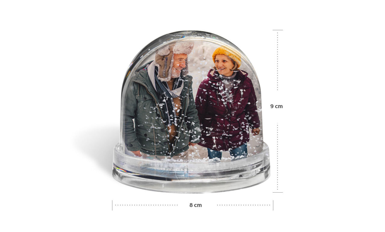 Dimensions of personalised snow globe: 8 x 9 cm