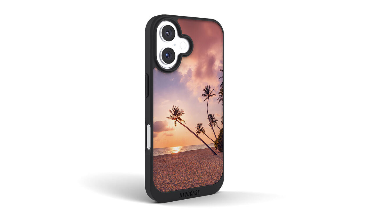 Funda de móvil personalizada con fotos Nivocase. Foto con una playa y una puesta de sol de fondo en la carcasa.